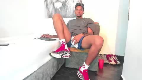 Sr. Y0ung Master online show from 11/25/25, 02:44