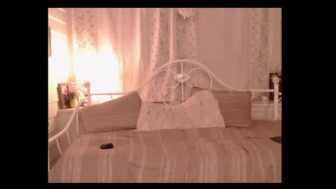 Snapshot of ya_never_know chatting on 10/05/25, 04:11 Lexi online show from 10/05/25, 04:11