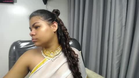 yazhini online show from 04/15/26, 11:50