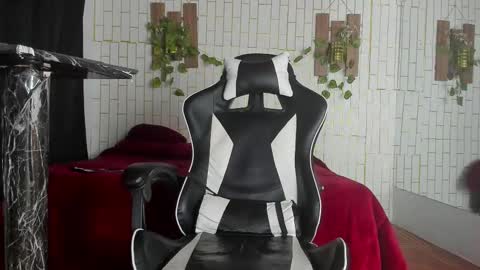 yacksson_lawrence online show from 10/09/25, 02:09