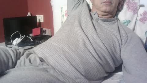 Snapshot of yahe2010 chatting on 01/28/25, 02:11 grillino online show from 01/28/25, 02:11