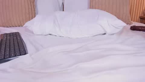 Yalezka online show from 06/14/26, 04:20