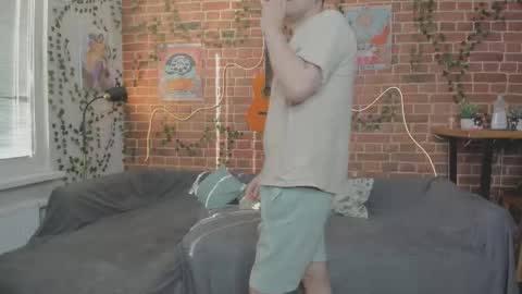 Snapshot of yami_yami_yami chatting on 10/01/25, 12:33 Mia and Andry online show from 10/01/25, 12:33