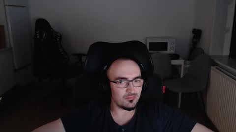 YamilLamal online show from 12/17/25, 07:20