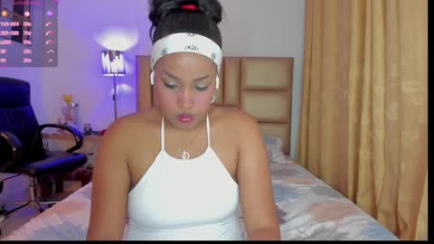 Snapshot of yamirawalker chatting on 09/21/25, 07:15 Naomi online show from 09/21/25, 07:15
