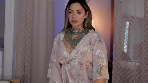 Snapshot of yandracelisoficial chatting on 12/20/24, 10:32 YANDRA CELIS online show from 12/20/24, 10:32