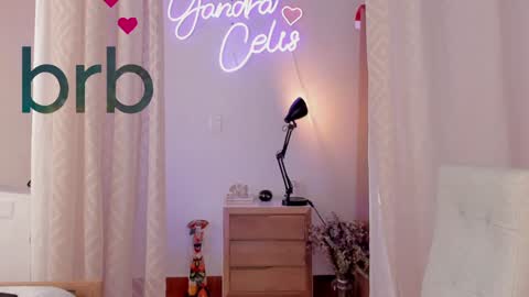 Snapshot of yandracelisoficial chatting on 01/10/25, 08:59 YANDRA CELIS online show from 01/10/25, 08:59