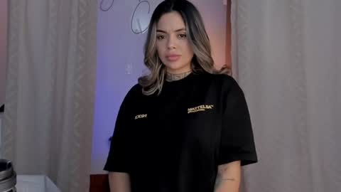 Snapshot of yandracelisoficial chatting on 01/14/25, 04:36 YANDRA CELIS online show from 01/14/25, 04:36