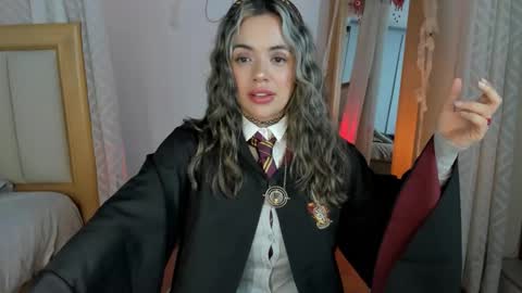 YANDRA CELIS online show from 10/31/25, 02:34