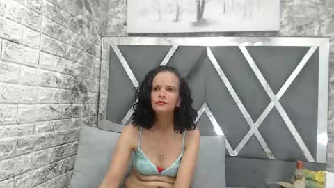 yanetrose online show from 11/02/25, 03:42