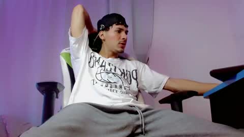 Snapshot of yankees_ chatting on 10/13/25, 08:36 DANILO P online show from 10/13/25, 08:36