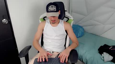 Snapshot of yankees_ chatting on 11/17/25, 04:51 DANILO P online show from 11/17/25, 04:51