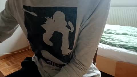 yanp541 online show from 10/19/25, 11:11