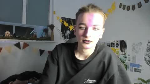 Snapshot of yaposha chatting on 12/15/24, 11:31 yaposha online show from 12/15/24, 11:31