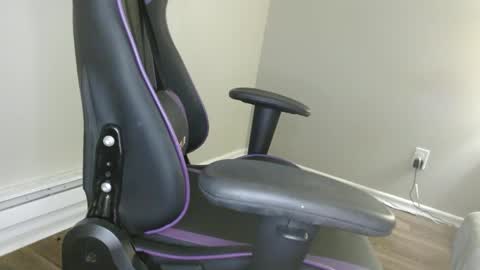 Snapshot of yarabrynnn chatting on 12/05/24, 06:22 YARA online show from 12/05/24, 06:22