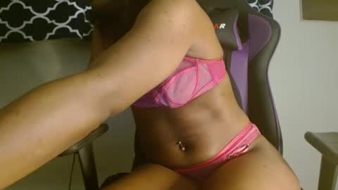 Snapshot of yarabrynnn chatting on 12/17/24, 12:11 YARA online show from 12/17/24, 12:11