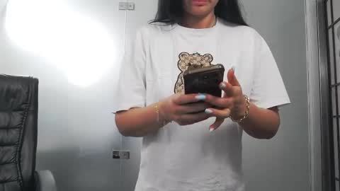 Snapshot of yaraxcox chatting on 06/06/26, 03:33 Yara online show from 06/06/26, 03:33