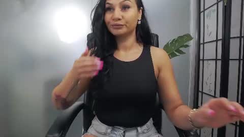 Snapshot of yaraxcox chatting on 07/15/26, 03:45 Yara online show from 07/15/26, 03:45