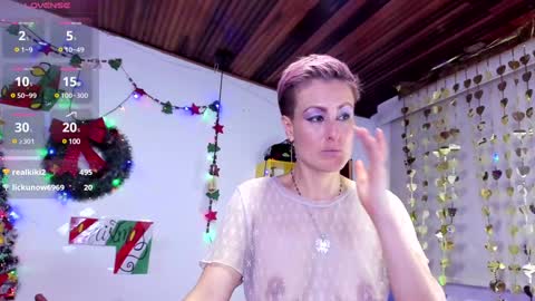 Yasemin online show from 12/27/24, 11:10