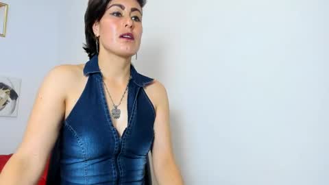 Yasemin online show from 10/07/25, 08:17