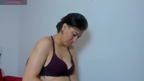 Yasemin online show from 11/13/25, 10:47