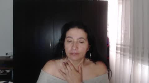 Snapshot of yasmin_love85 chatting on 12/16/24, 04:49 yasmin_love85 online show from 12/16/24, 04:49