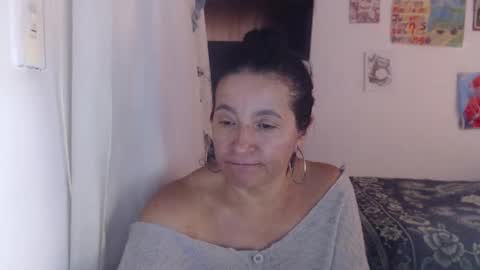 Snapshot of yasmin_love85 chatting on 01/24/25, 05:00 yasmin_love85 online show from 01/24/25, 05:00