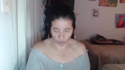 Snapshot of yasmin_love85 chatting on 10/31/25, 03:35 yasmin_love85 online show from 10/31/25, 03:35