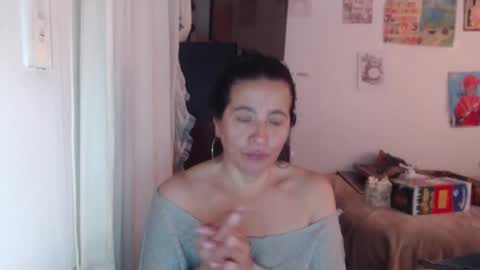Snapshot of yasmin_love85 chatting on 12/02/25, 05:19 yasmin_love85 online show from 12/02/25, 05:19