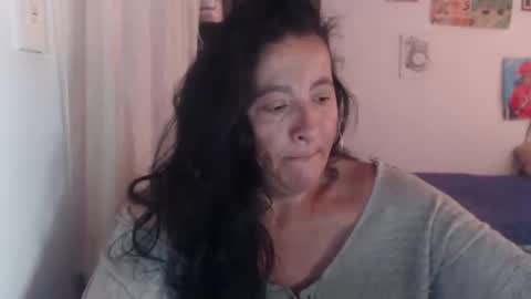 Snapshot of yasmin_love85 chatting on 04/14/26, 03:40 yasmin_love85 online show from 04/14/26, 03:40