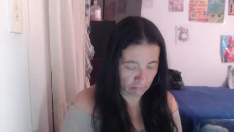 Snapshot of yasmin_love85 chatting on 05/20/26, 02:12 yasmin_love85 online show from 05/20/26, 02:12