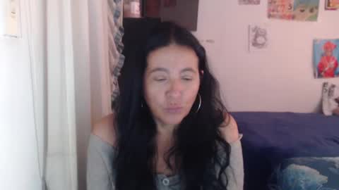 Snapshot of yasmin_love85 chatting on 05/25/26, 03:18 yasmin_love85 online show from 05/25/26, 03:18