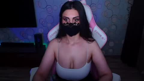 Snapshot of yasmina___ chatting on 06/25/26, 08:52 yasmina online show from 06/25/26, 08:52