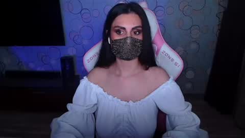 Snapshot of yasmina___ chatting on 06/27/26, 05:01 yasmina online show from 06/27/26, 05:01