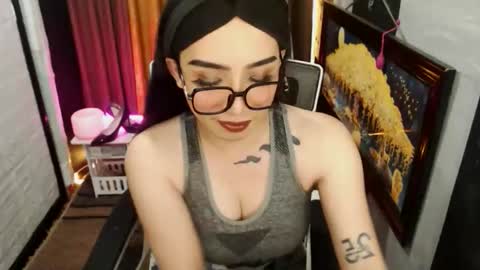 Snapshot of yassiered chatting on 06/06/26, 10:09 yassiered online show from 06/06/26, 10:09