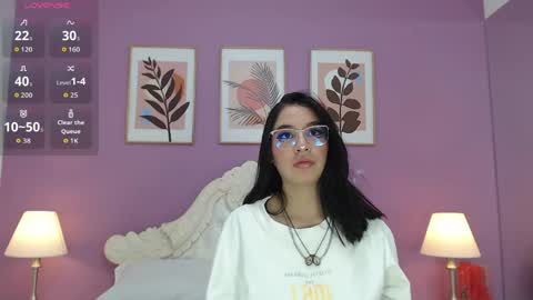 Snapshot of yayaqueen chatting on 05/25/26, 12:11 Yaya online show from 05/25/26, 12:11