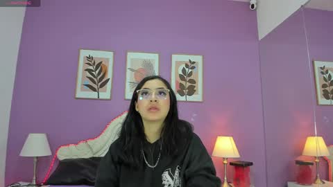 Snapshot of yayaqueen chatting on 06/06/26, 12:10 Yaya online show from 06/06/26, 12:10