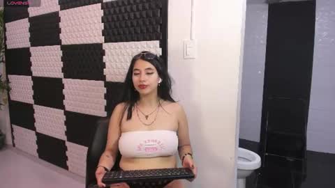 Snapshot of yayaqueen chatting on 07/03/26, 12:22 Yaya online show from 07/03/26, 12:22