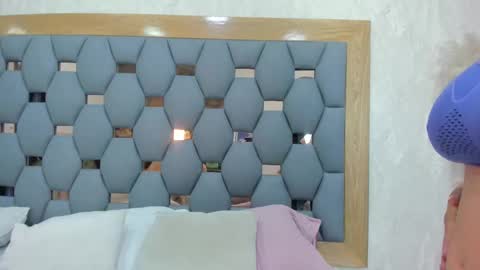 yayi derek  online show from 11/20/25, 11:54