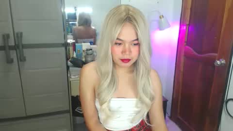 Snapshot of yazmin_shines chatting on 04/21/26, 01:42 Yazzi online show from 04/21/26, 01:42