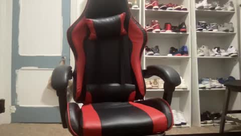 Snapshot of yeahitsrell2 chatting on 02/17/25, 11:44 Yeahitsrell online show from 02/17/25, 11:44