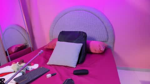 yeika_foxy online show from 06/10/26, 11:42