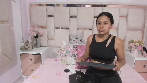 Snapshot of yeinsoliveros chatting on 11/26/25, 11:00 Yeins online show from 11/26/25, 11:00