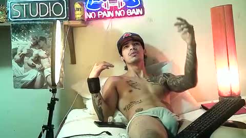 yeisoncastellanos1999 online show from 02/06/26, 04:21