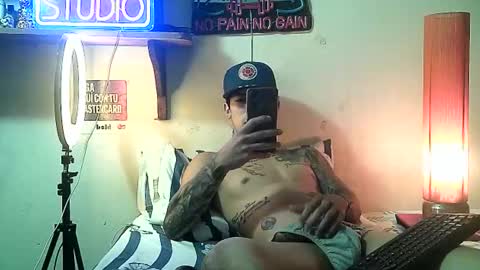 yeisoncastellanos1999 online show from 05/05/26, 01:24