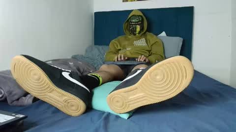 yeisongomezz online show from 12/21/25, 04:14