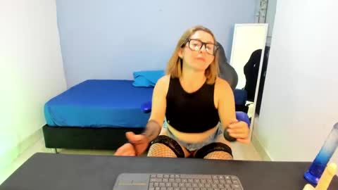 yelena03 online show from 01/11/25, 09:46