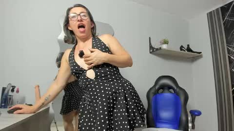 yelena03 online show from 04/15/26, 10:32