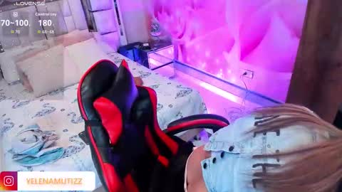 yelena  online show from 12/02/25, 01:17