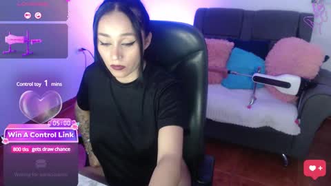 Snapshot of yeliana_sexy chatting on 01/04/25, 09:43 Valery  online show from 01/04/25, 09:43